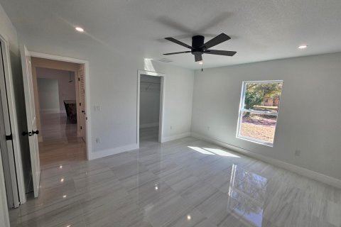 House in Okeechobee, Florida 3 bedrooms, 137.96 sq.m. № 2175791 - photo 16
