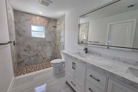 House in Okeechobee, Florida 3 bedrooms, 137.96 sq.m. № 2175791 - photo 12