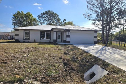 House in Okeechobee, Florida 3 bedrooms, 137.96 sq.m. № 2175791 - photo 2