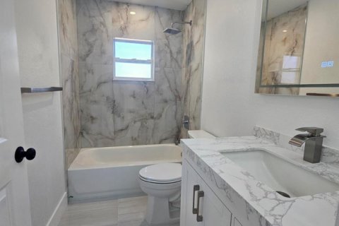 House in Okeechobee, Florida 3 bedrooms, 137.96 sq.m. № 2175791 - photo 13