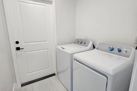 House in Okeechobee, Florida 3 bedrooms, 137.96 sq.m. № 2175791 - photo 17