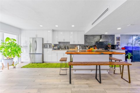 Снять в аренду таунхаус в Норт-Майами-Бич, Флорида 3 спальни, 152.36м2, № 2028006 - фото 12