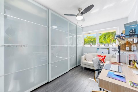 Снять в аренду таунхаус в Норт-Майами-Бич, Флорида 3 спальни, 152.36м2, № 2028006 - фото 24