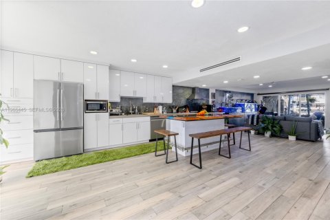 Снять в аренду таунхаус в Норт-Майами-Бич, Флорида 3 спальни, 152.36м2, № 2028006 - фото 11