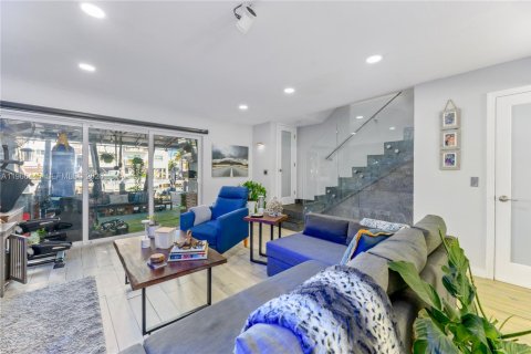 Снять в аренду таунхаус в Норт-Майами-Бич, Флорида 3 спальни, 152.36м2, № 2028006 - фото 15