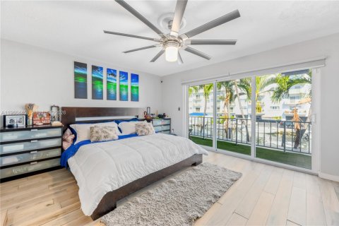 Снять в аренду таунхаус в Норт-Майами-Бич, Флорида 3 спальни, 152.36м2, № 2028006 - фото 18