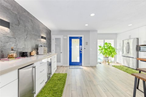 Снять в аренду таунхаус в Норт-Майами-Бич, Флорида 3 спальни, 152.36м2, № 2028006 - фото 8