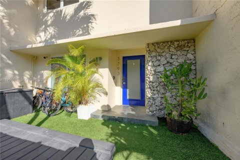 Снять в аренду таунхаус в Норт-Майами-Бич, Флорида 3 спальни, 152.36м2, № 2028006 - фото 28