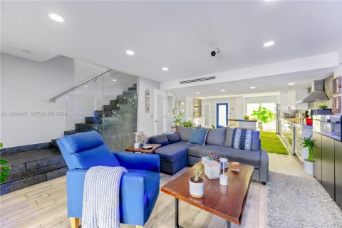Снять в аренду таунхаус в Норт-Майами-Бич, Флорида 3 спальни, 152.36м2, № 2028006 - фото 16
