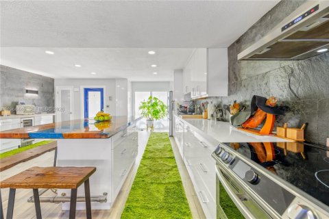 Снять в аренду таунхаус в Норт-Майами-Бич, Флорида 3 спальни, 152.36м2, № 2028006 - фото 14