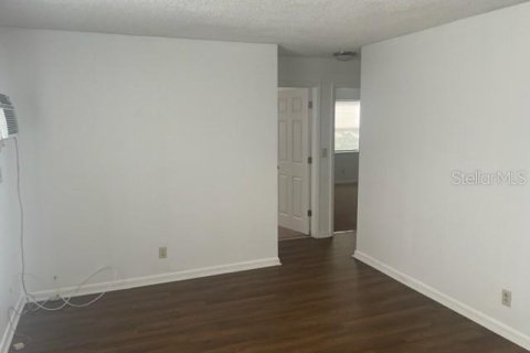 Apartment in Saint Petersburg, Florida 2 bedrooms, 77.29 sq.m. № 2156546 - photo 3