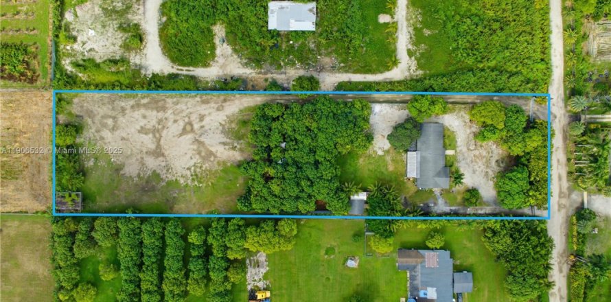 House in Miami, Florida 3 bedrooms, 182.09 sq.m. № 2012947