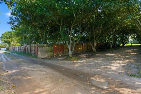 House in Miami, Florida 3 bedrooms, 182.09 sq.m. № 2012947 - photo 2