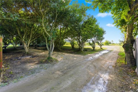 House in Miami, Florida 3 bedrooms, 182.09 sq.m. № 2012947 - photo 3