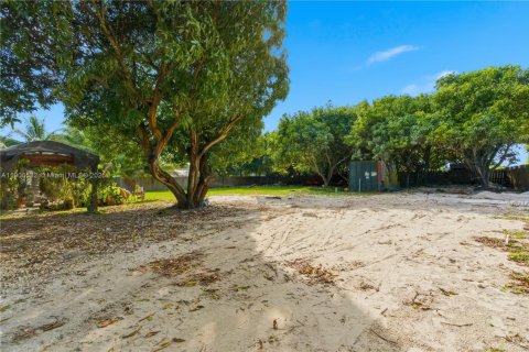 House in Miami, Florida 3 bedrooms, 182.09 sq.m. № 2012947 - photo 29