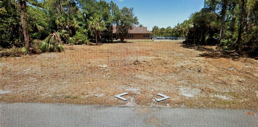 Land in Port Charlotte, Florida № 2108882