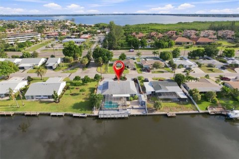 Купить виллу или дом в Брейдентон, Флорида 10 комнат, 215.53м2, № 2302555 - фото 6