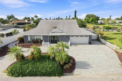 House in Bradenton, Florida 4 bedrooms, 215.53 sq.m. № 2302555