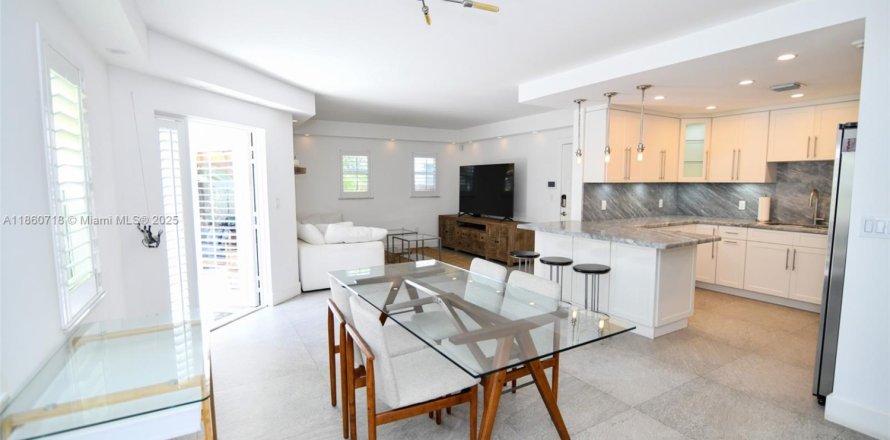 Apartment in Miami, Florida 1 bedroom, 765.61 sq.m. № 1889226