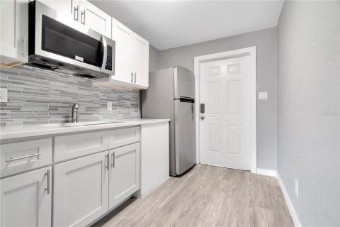 Apartamento en alquiler en Tampa, Florida, 3 habitaciones, 32.52 m2 № 1913895 - foto 2