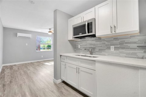 Apartamento en alquiler en Tampa, Florida, 3 habitaciones, 32.52 m2 № 1913895 - foto 3