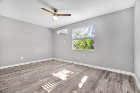 Apartamento en alquiler en Tampa, Florida, 3 habitaciones, 32.52 m2 № 1913895 - foto 8