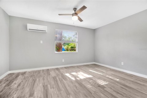 Apartamento en alquiler en Tampa, Florida, 3 habitaciones, 32.52 m2 № 1913895 - foto 4