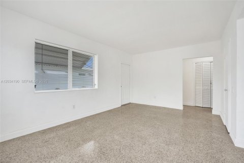 Apartamento en alquiler en Miami Beach, Florida, 1 dormitorio, 72.46 m2 № 2085839 - foto 17