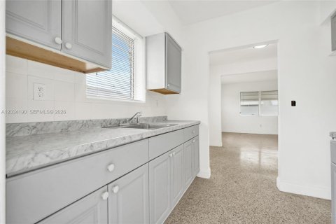 Apartamento en alquiler en Miami Beach, Florida, 1 dormitorio, 72.46 m2 № 2085839 - foto 2