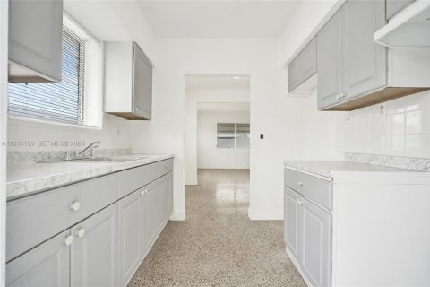 Apartamento en Miami Beach, Florida 1 dormitorio, 72.46 m2 № 2085839