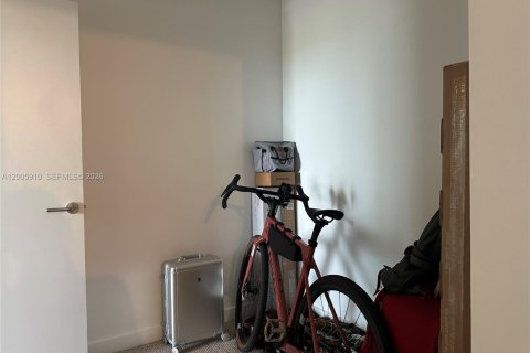 Condo in Miami, Florida, 1 bedroom  № 2070042 - photo 13