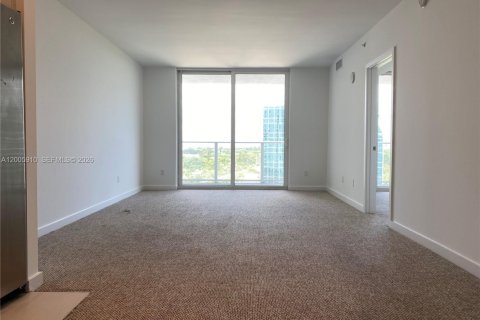 Condo in Miami, Florida, 1 bedroom  № 2070042 - photo 5