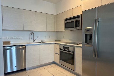 Condo in Miami, Florida, 1 bedroom  № 2070042 - photo 8