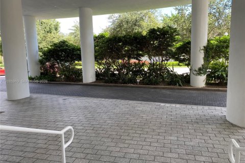 Condo in Miami, Florida, 1 bedroom  № 2070042 - photo 17