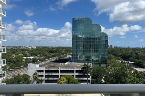 Condo in Miami, Florida, 1 bedroom  № 2070042 - photo 2