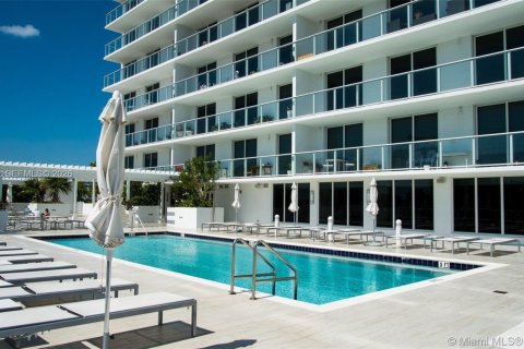 Condo in Miami, Florida, 1 bedroom  № 2070042 - photo 22