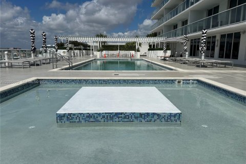 Condo in Miami, Florida, 1 bedroom  № 2070042 - photo 23