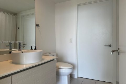 Condo in Miami, Florida, 1 bedroom  № 2070042 - photo 12