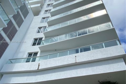 Condo in Miami, Florida, 1 bedroom  № 2070042 - photo 16