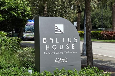 Condo in Miami, Florida, 1 bedroom  № 2070042 - photo 15