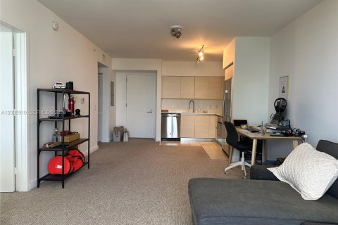 Condo in Miami, Florida, 1 bedroom  № 2070042 - photo 7