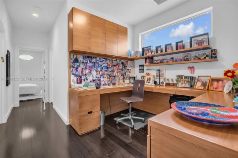 Villa ou maison à vendre à Miami, Floride: 6 chambres, 391.3 m2 № 2059176 - photo 20