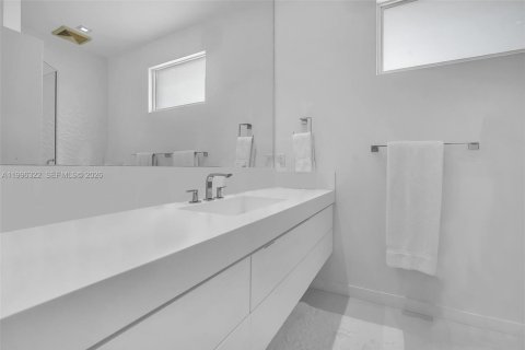 Villa ou maison à vendre à Miami, Floride: 6 chambres, 391.3 m2 № 2059176 - photo 21