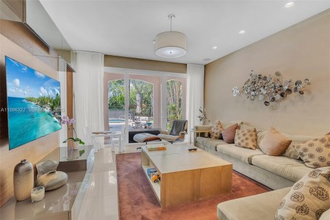 Villa ou maison à vendre à Miami, Floride: 6 chambres, 391.3 m2 № 2059176 - photo 6
