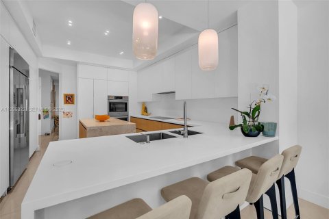 Villa ou maison à vendre à Miami, Floride: 6 chambres, 391.3 m2 № 2059176 - photo 15
