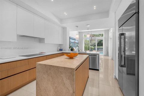 Villa ou maison à vendre à Miami, Floride: 6 chambres, 391.3 m2 № 2059176 - photo 13