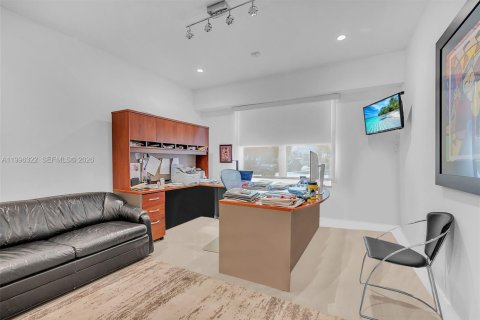 Villa ou maison à vendre à Miami, Floride: 6 chambres, 391.3 m2 № 2059176 - photo 7