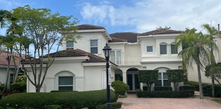 Villa ou maison à Miami, Floride 6 chambres, 391.3 m2 № 2059176