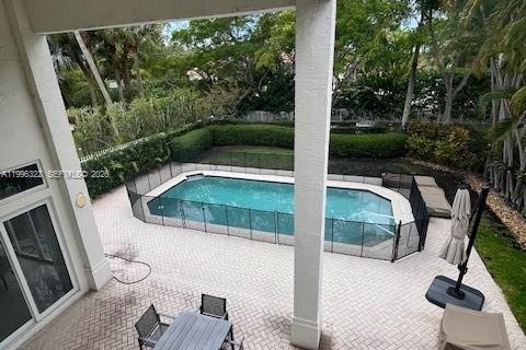 Villa ou maison à vendre à Miami, Floride: 6 chambres, 391.3 m2 № 2059176 - photo 3