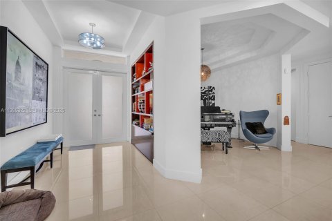 Villa ou maison à vendre à Miami, Floride: 6 chambres, 391.3 m2 № 2059176 - photo 9